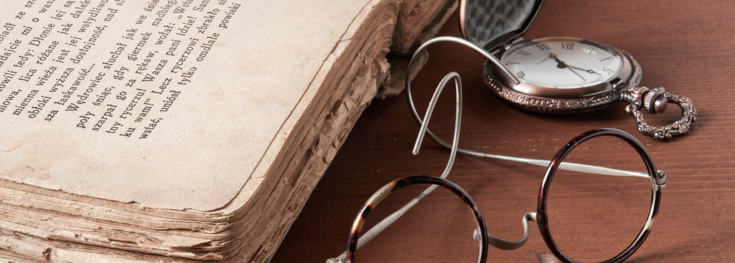 obraz przedstawia stare przedmioty